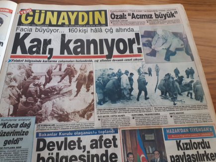 (1992) İstanbul ile birlikte tüm Türkiye'yi vuran, Antalya, Muğla, Adana gibi kar yağması neredeyse imkânsız olan kentlerin bile kar aldığı bir kış mevsimi yaşandı 1992'de... Yollar kapandı. Araçlar kara saplandı, insanlar aç ve susuz kaldı. 97’si asker 113 kişi çığ nedeniyle hayatını kaybetti.