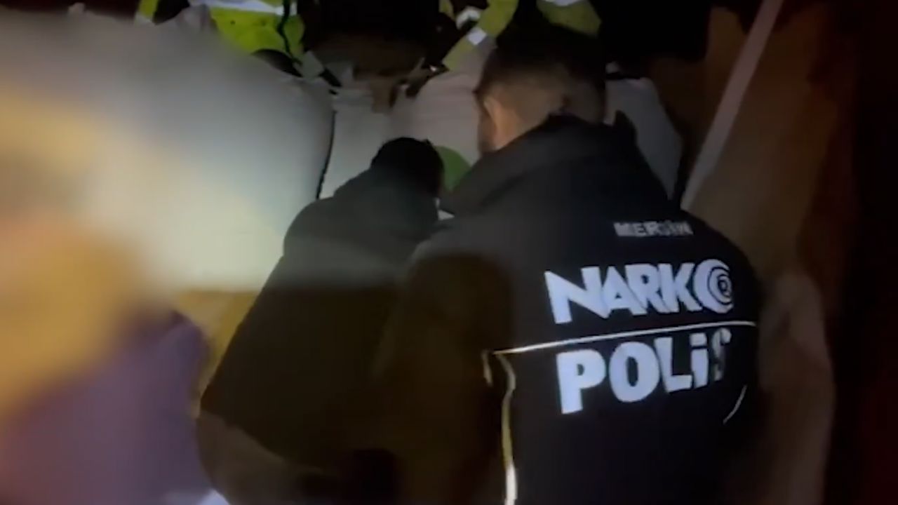 Bakan Yerlikaya, Mersin’e gelen bir gemide 298 kg kokain ele geçirildiğini açıkladı